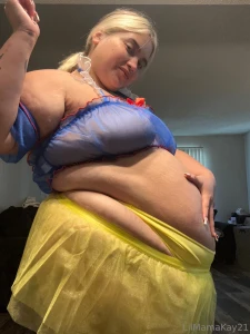 Snow white appears to have been a little nbsp too nbsp full after part 1