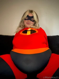Man elastigirl has let herself go she can barely do her job or barely part 3