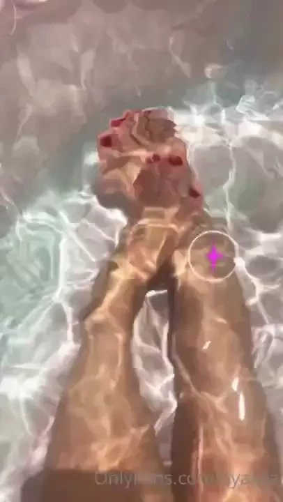 Just a bit of a me time who wants to suck my feet 