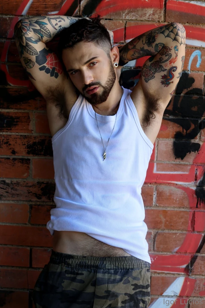 Come clean my armpits im soo sweaty 