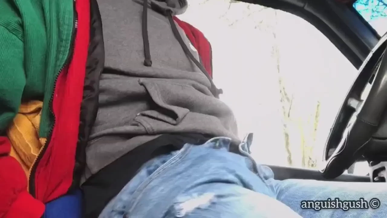 Some risky play jerking off in the parking lot 