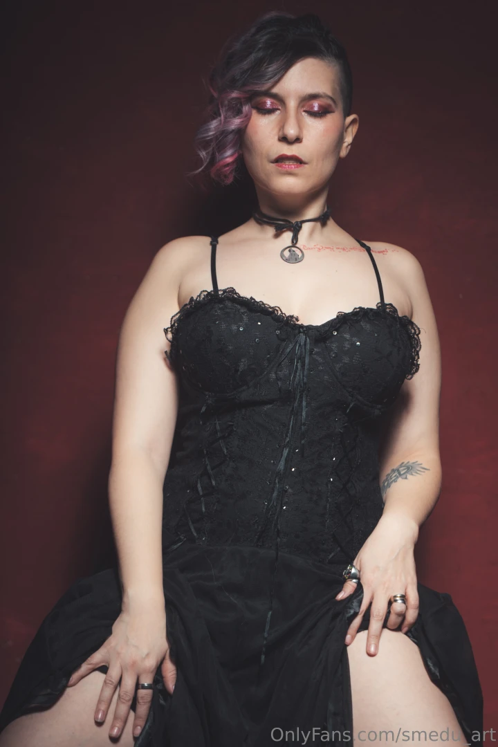 A present for my fans i love this pics do you prefer black and white 