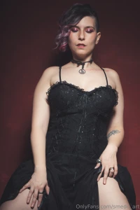 A present for my fans i love this pics do you prefer black and white