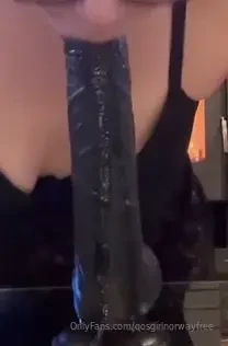 Grisete messy blowjob p stor bbc elsker denne deilige pikken vet det 