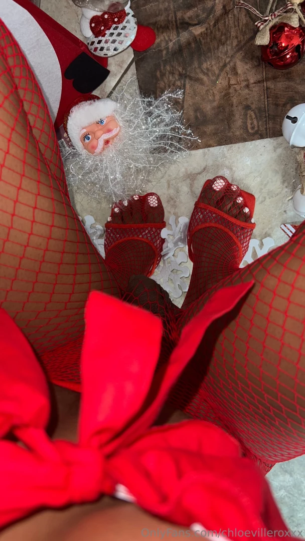 Te advierto bajo este atiendo rojo hay m s de un deseo esperando 