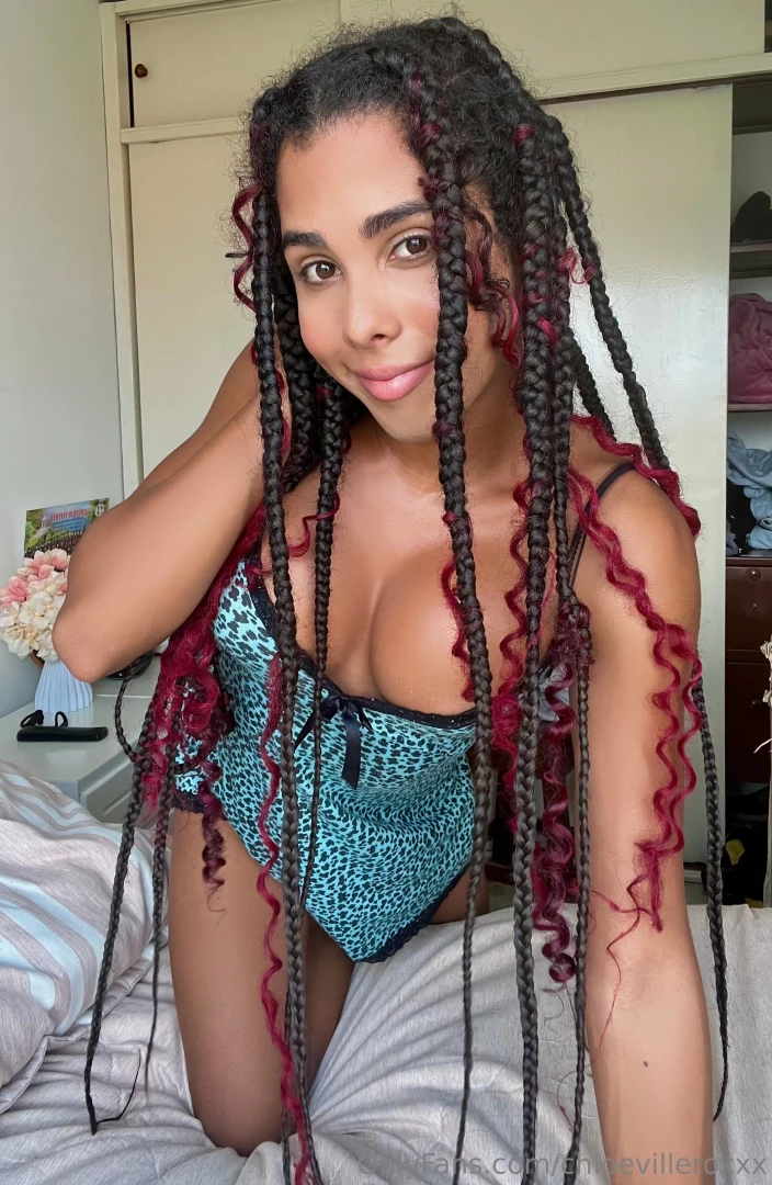 Debajo de mis bragas tengo algo para ti haciendo maletas para la part 2 