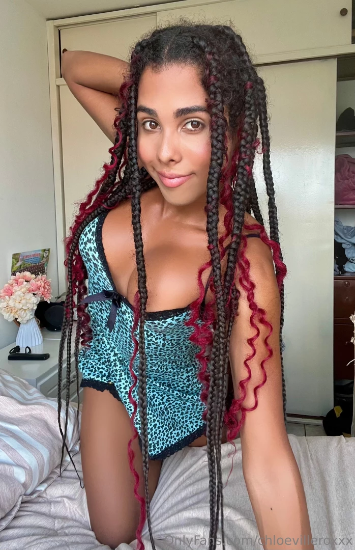 Debajo de mis bragas tengo algo para ti haciendo maletas para la part 1 