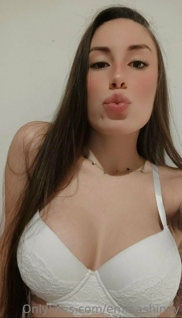 Hiii i m bored write to me 