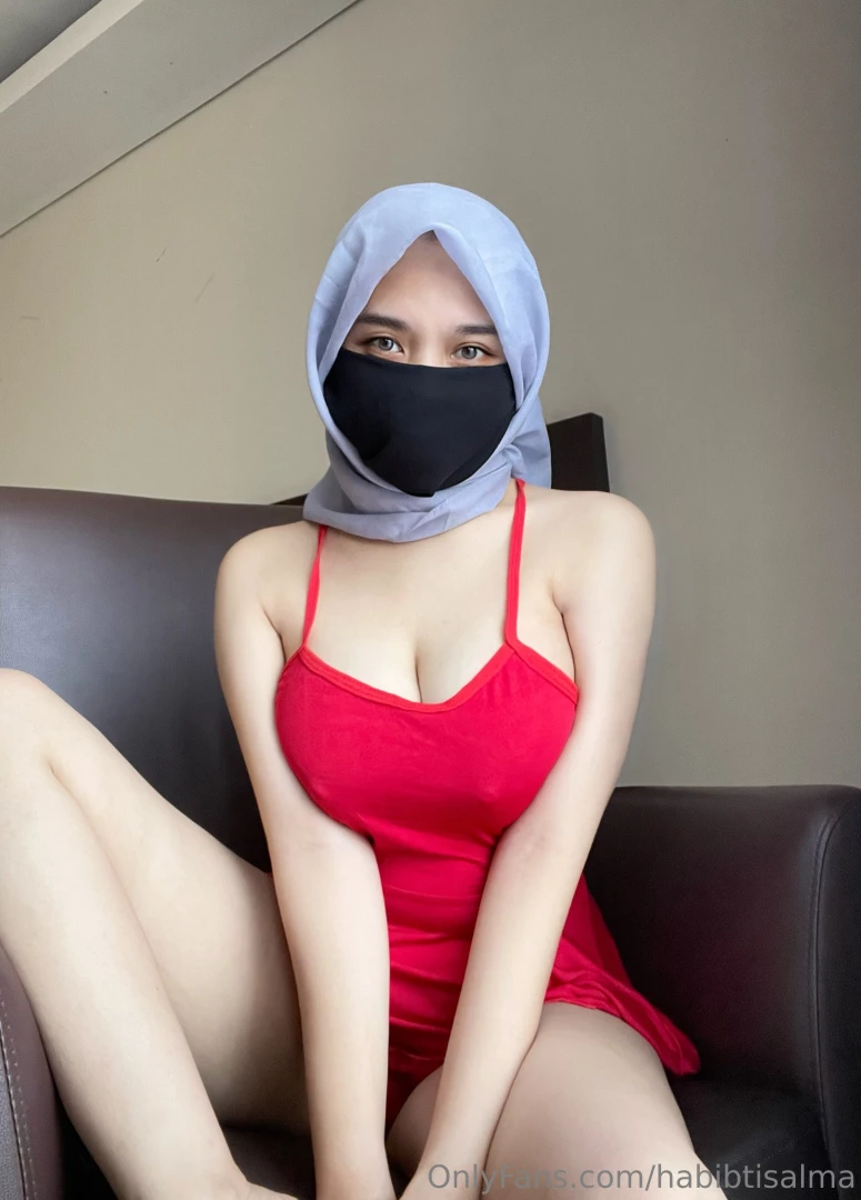 Drop me a message if you think im hot habibi 