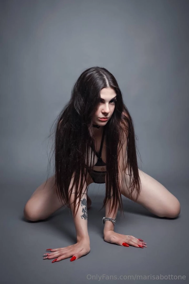 Ah pensi di potermi resistere scrivimi in chat che ti faccio vedere 