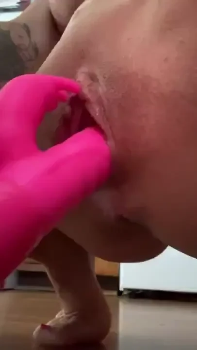 My pussy was pretty horny so i brought out big pink to play start your 