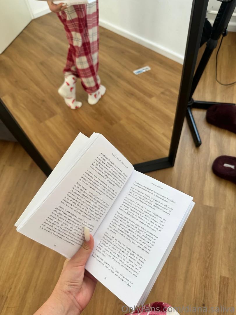 Reading cooking at home is my favourite vibe 