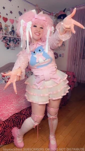 Some selfies i took in between remote work videos sfw