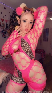 Why do leopard and neon pink look so good together