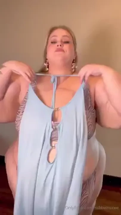 I love trying on super tight clothes for you 