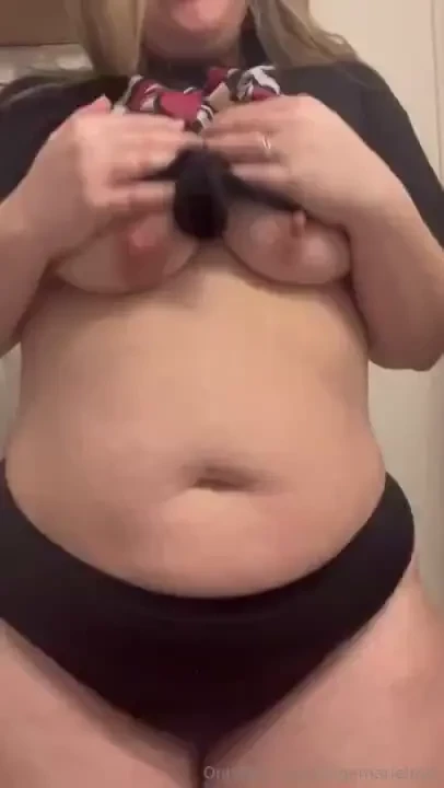 Would love for you to cum play with me 