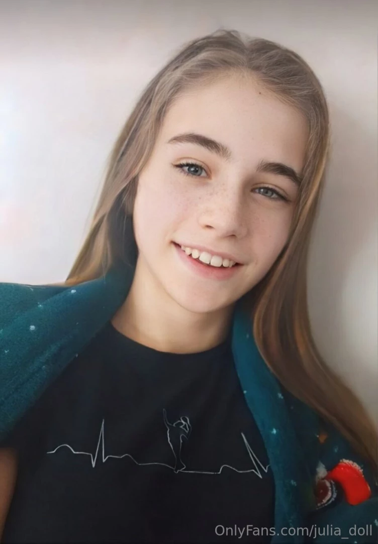 Honeyfoxvip is wet right now busty babe honeyfoxvip honeyfoxvip loves part 155 