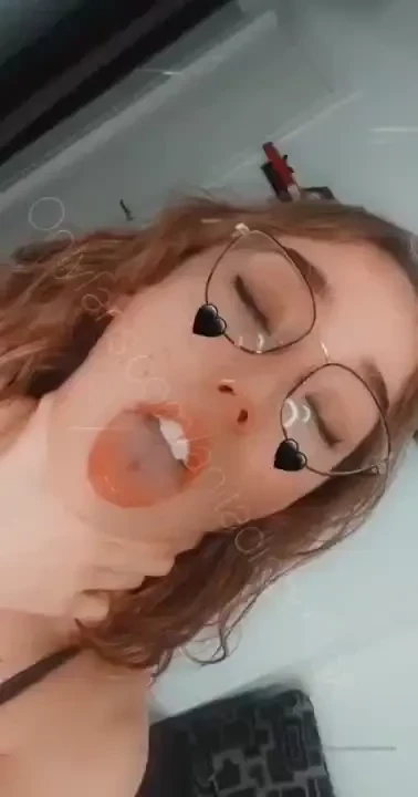 Estoy esperando aqu para entrar a una reuni n y he visto un video en 