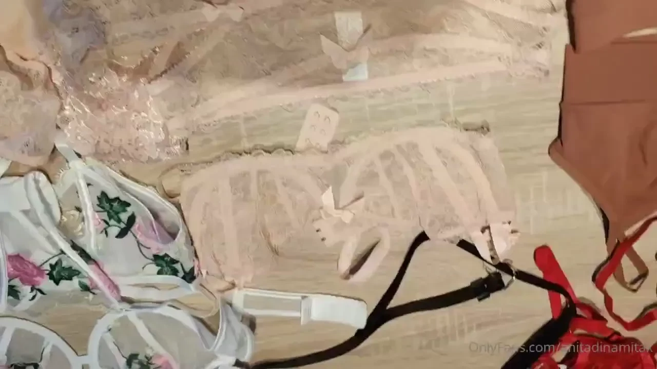 Pero mirar que conjuntazos me acaban de llegar y un arn s de cuero 