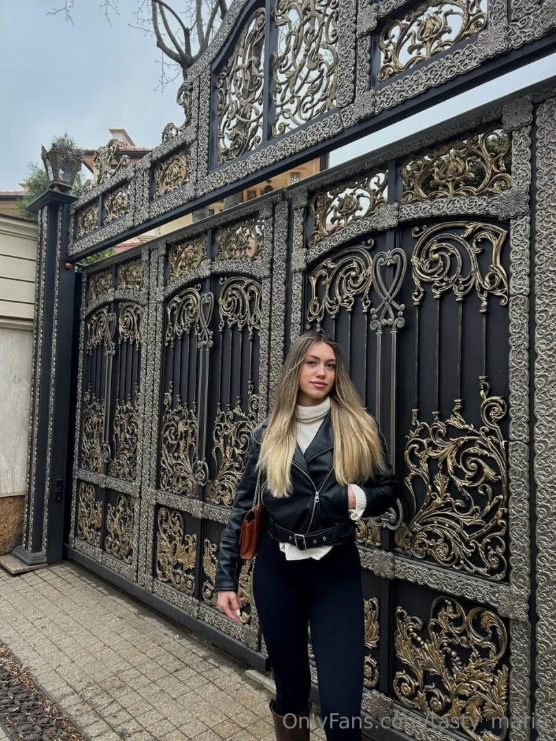 The weather is a bit gloomy but inside it s sunshine and lightness part 1 