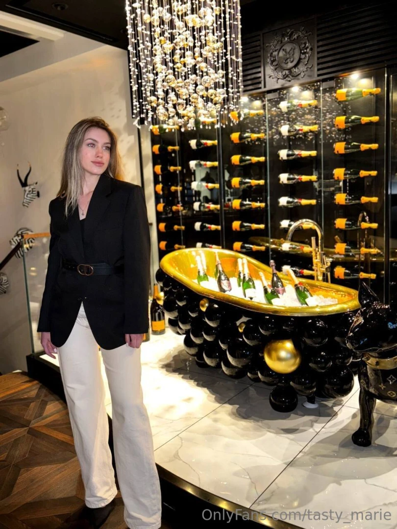 When i got to the restaurant and saw a tub full of champagne i thought part 1 