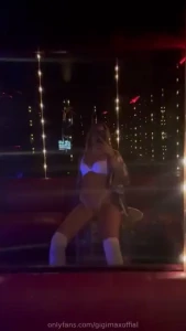 When there are no costumers at all i enjoy doing little dancey dances