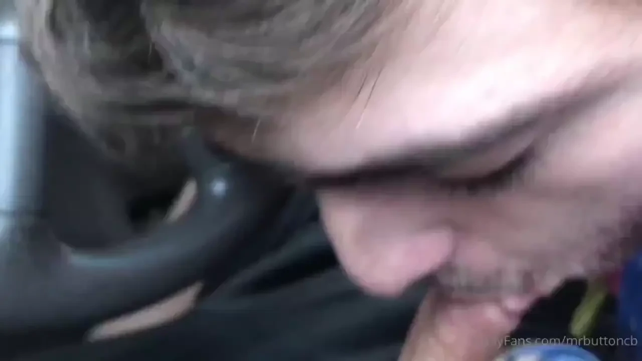 First time i gave head d and it was to a random guy i met on grindr at 