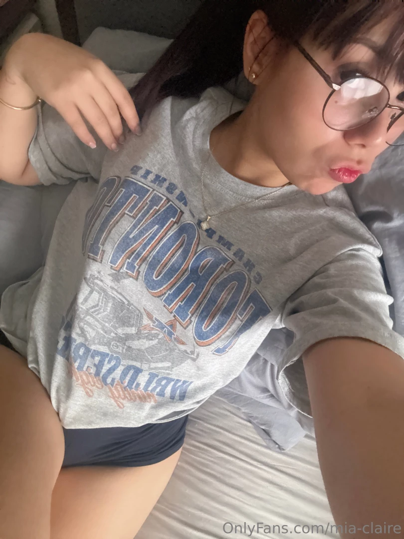 I just want to stay in bed literally all day lollll 