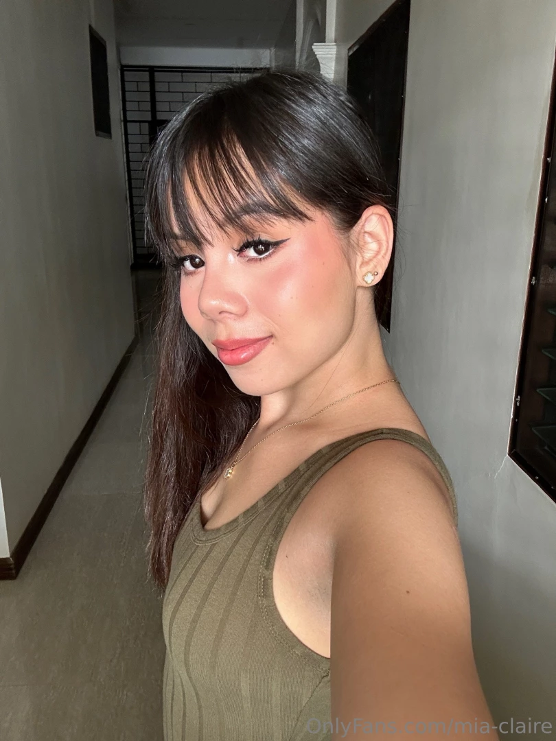 Hows my make up today 