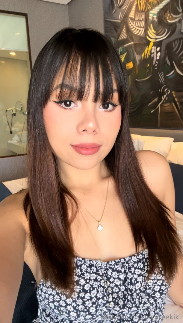 Took me a while to do this make-up is it too much or does it suit me 