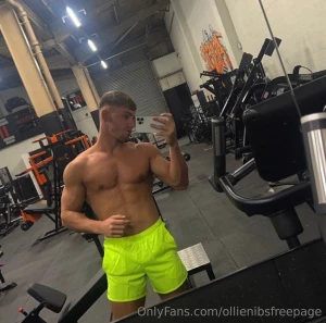 Captivate with camdade141 a fitness-loving hunk with a jaw-dropping