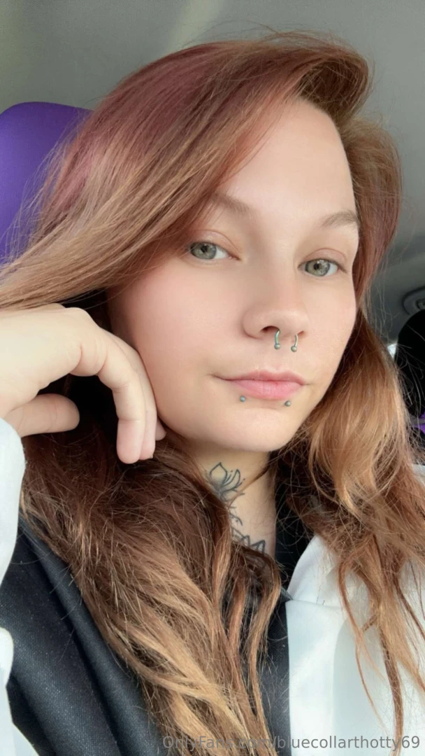 What color should i do my nails message me and tell me 