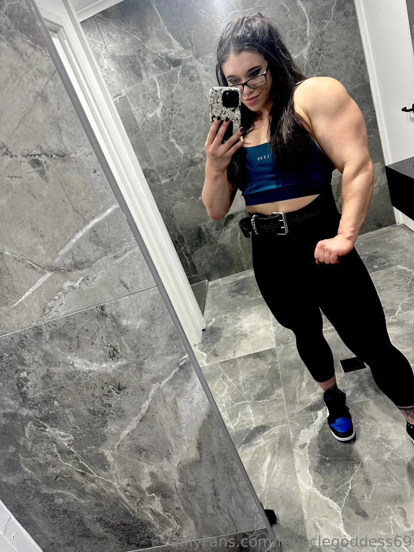 Selling my gym clothes anyone that would like to purchase my gym 