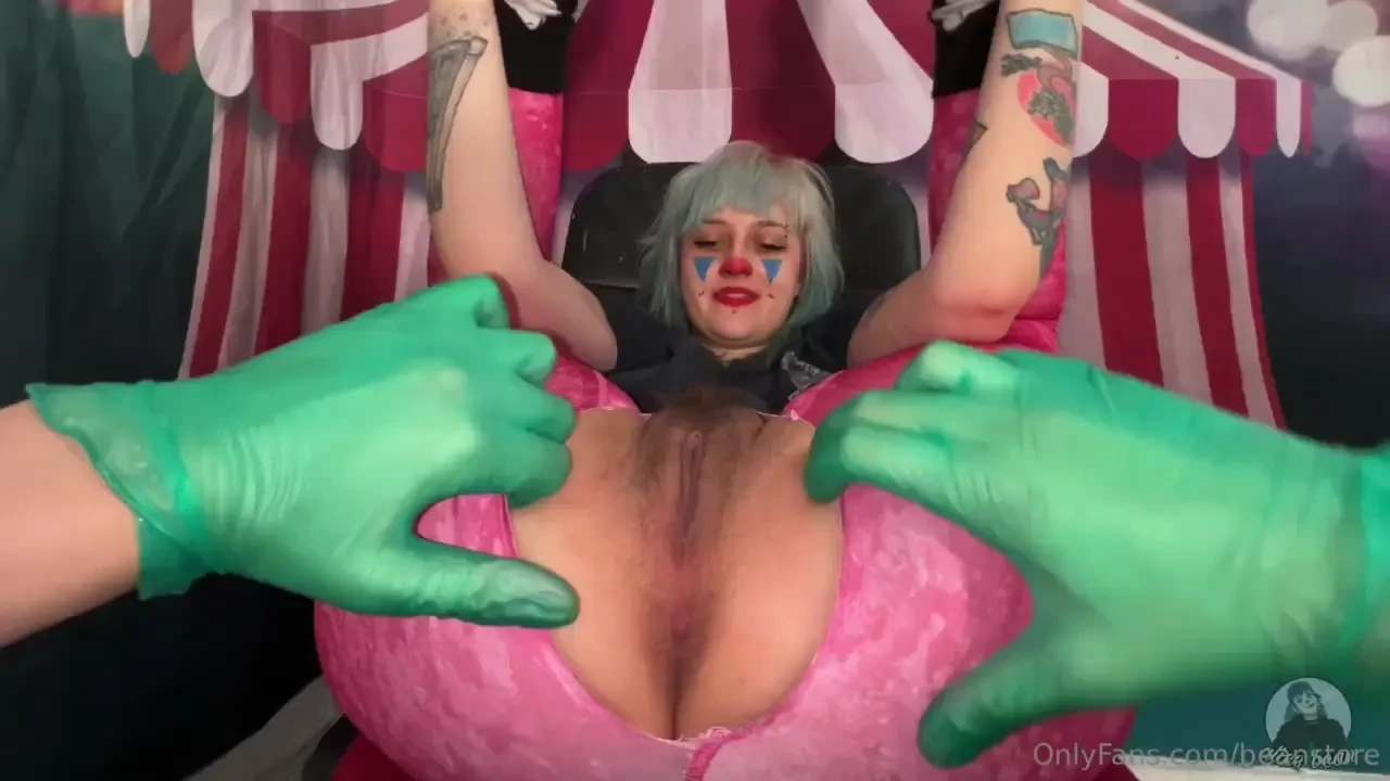 Probin time 2- i get my slutty creamy clown pussy finger fucked by the part 1 