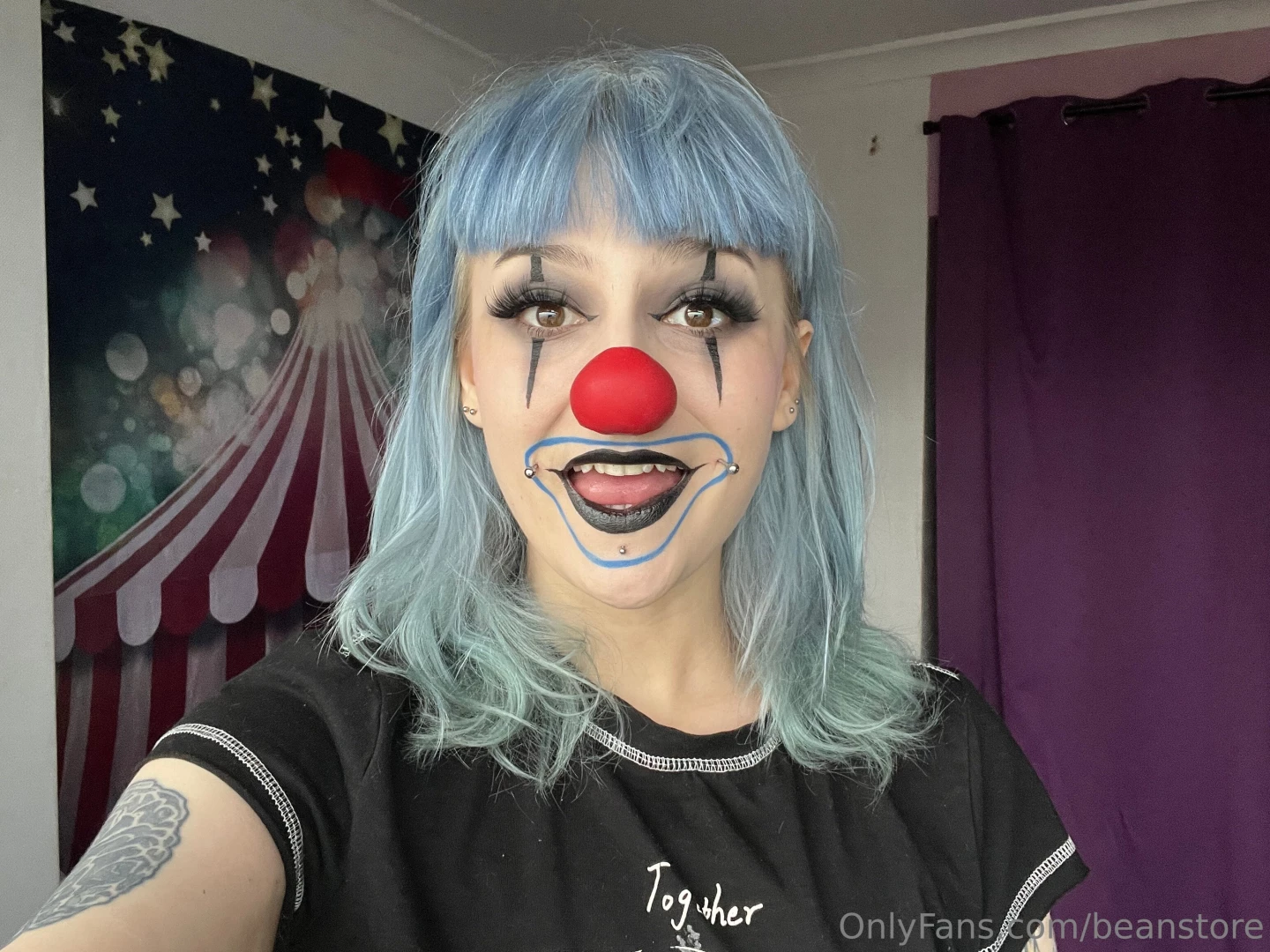 I did the clown from my nails 