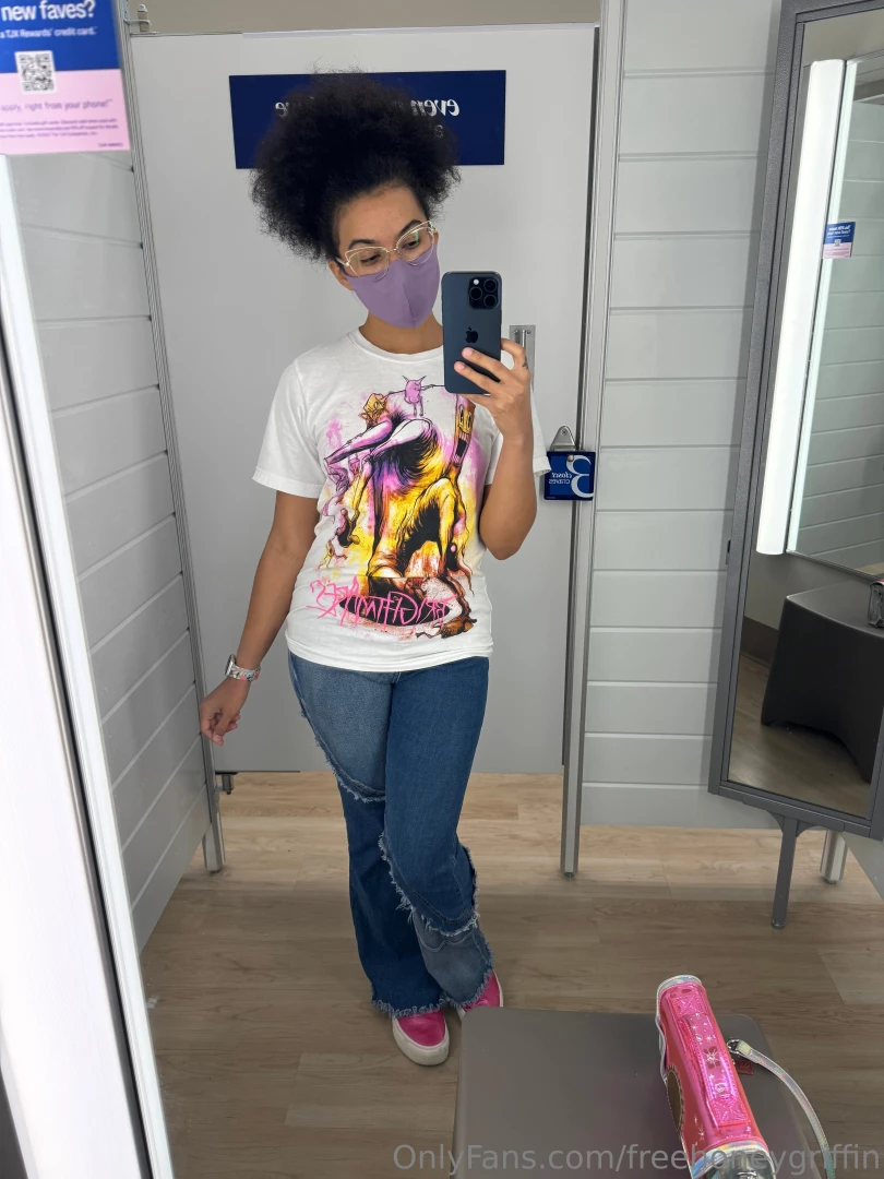 Here s a bunch of dressing room pics for y all before i take a few 