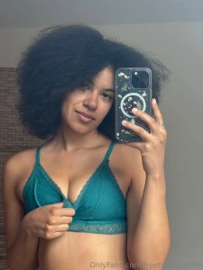 Looking for some cleavage kisses