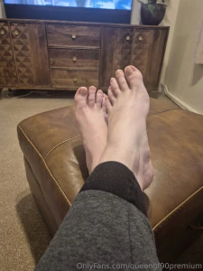 A very rare naked toe pic