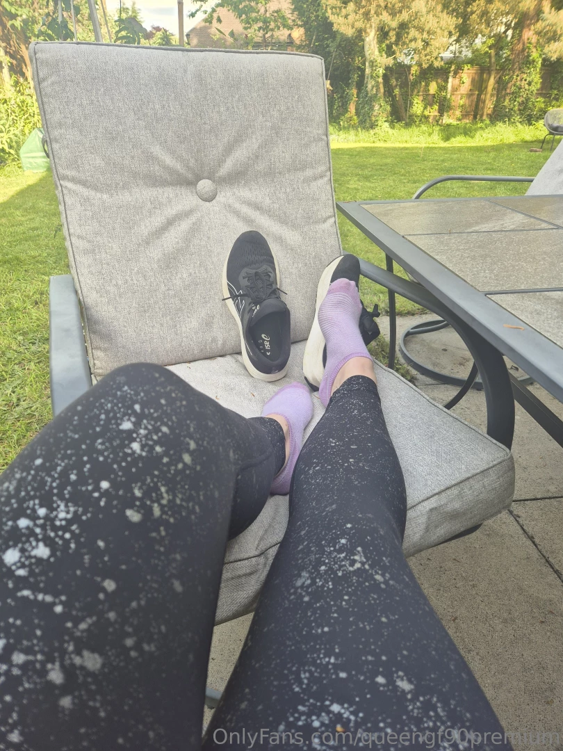 Time to blast these post run feet with some garden air 