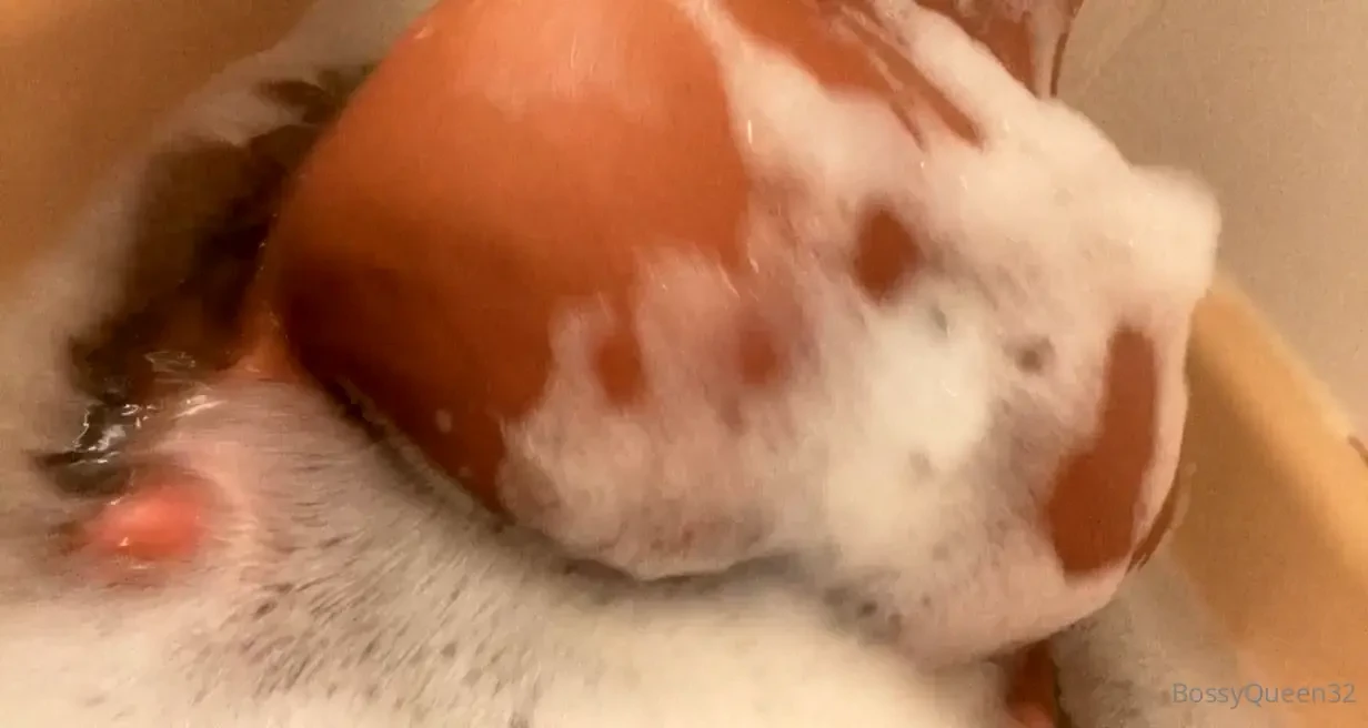 Come smack the bubbles off my ass baby 