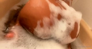 Come smack the bubbles off my ass baby