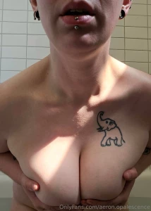 Bath time picsssss lt 3 topless photos l8er with purchase and a shower part 2