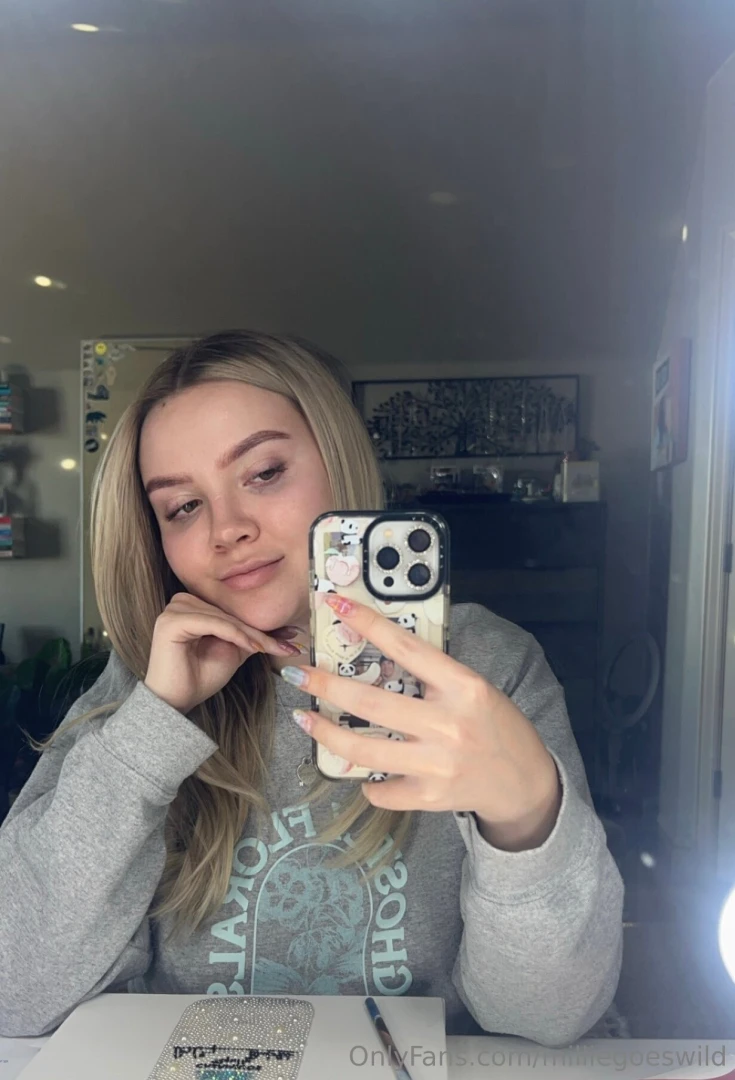 Feeling cute might delete later but not before you see it first 