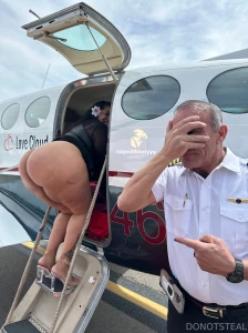 Captain tony had fun watchin me hop on the plane