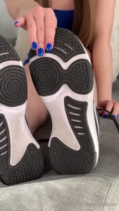 Sniff my sweaty feet while you jerk your cock for me pov your gf just