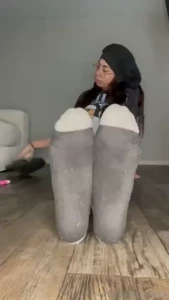 Sucks scrunching and wiggling