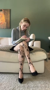 pantyhose-princess99 - Just having a bit of relaxing time 