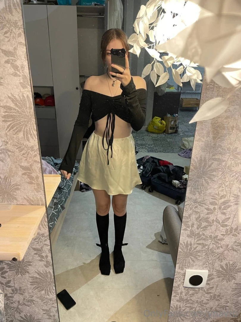 Sweet girl on the outside but problem in your sheets 