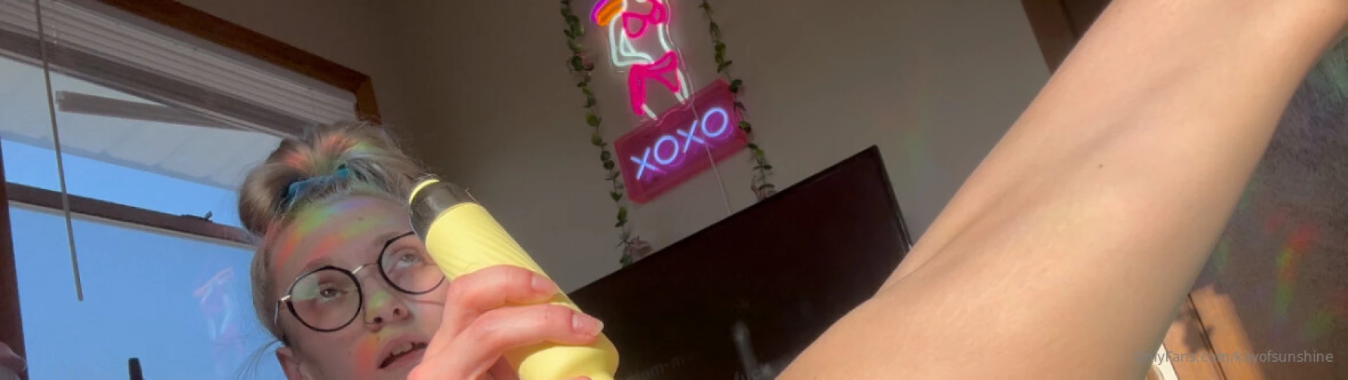 I used two different wands to tease my pussy until i made a mess 