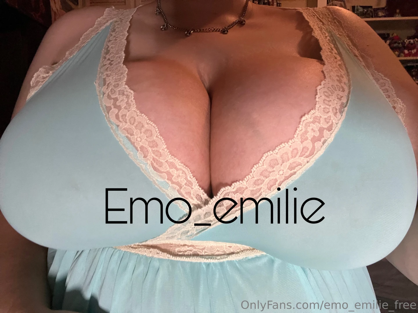 Sub to my main of emo_emilie 